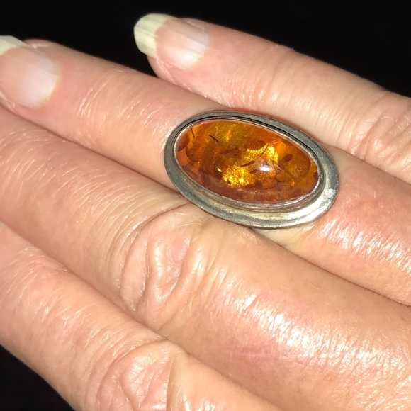Large amber in silver ring 7.5 - Picture 5 of 5